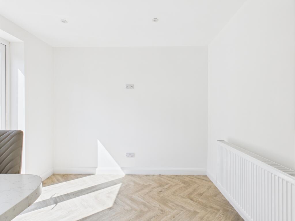 CAM03729G0-PR0072-STILL022