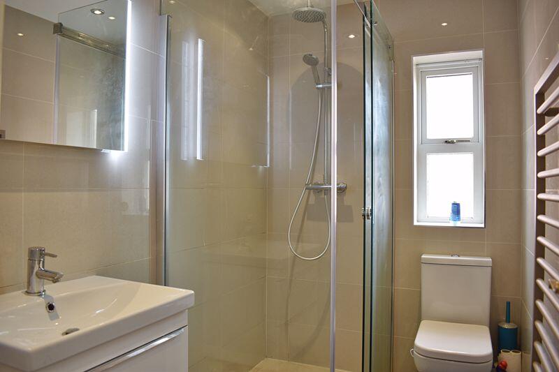 EN SUITE