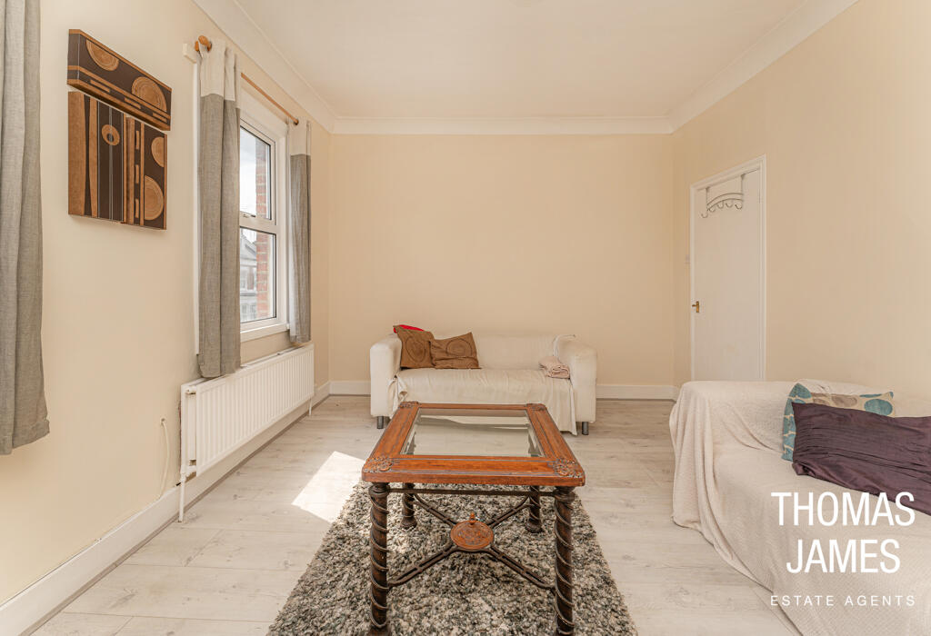 Russell Road, livingroom