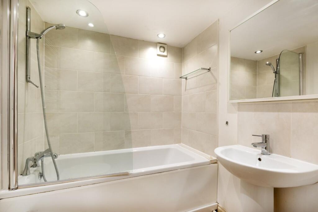 Flat 1, Clouds Hill Court, 69 Clouds Hill Road, Br