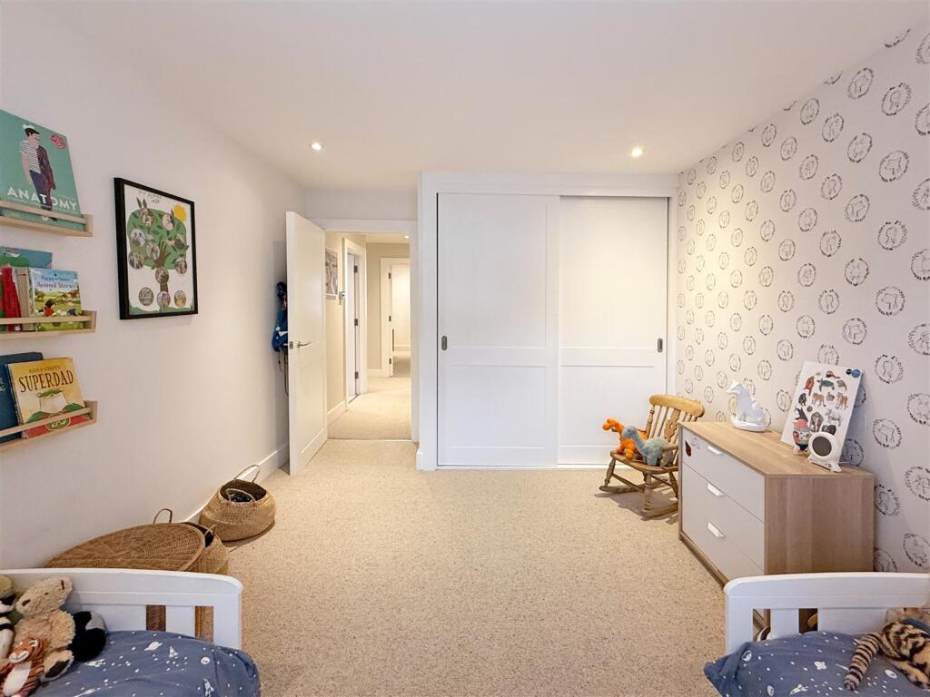 27. Bedroom-2.jpg