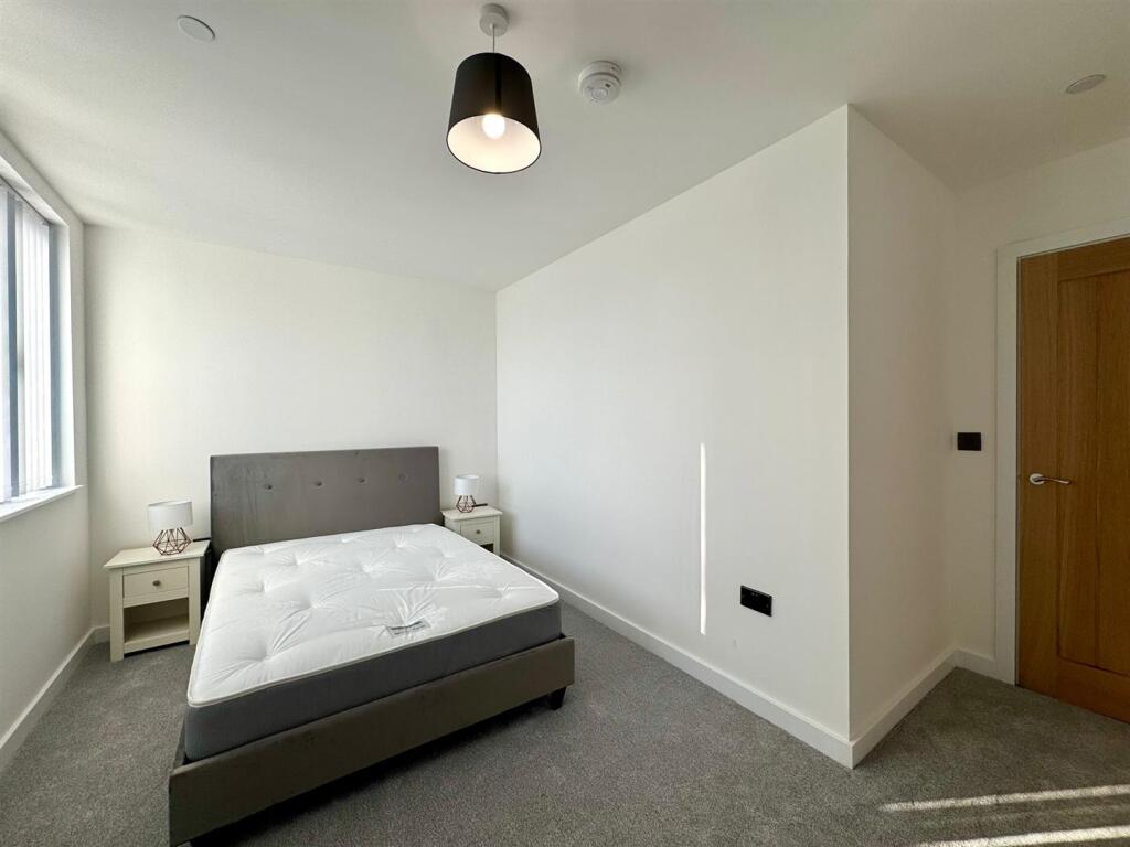 Main bedroom pic 2.jpeg