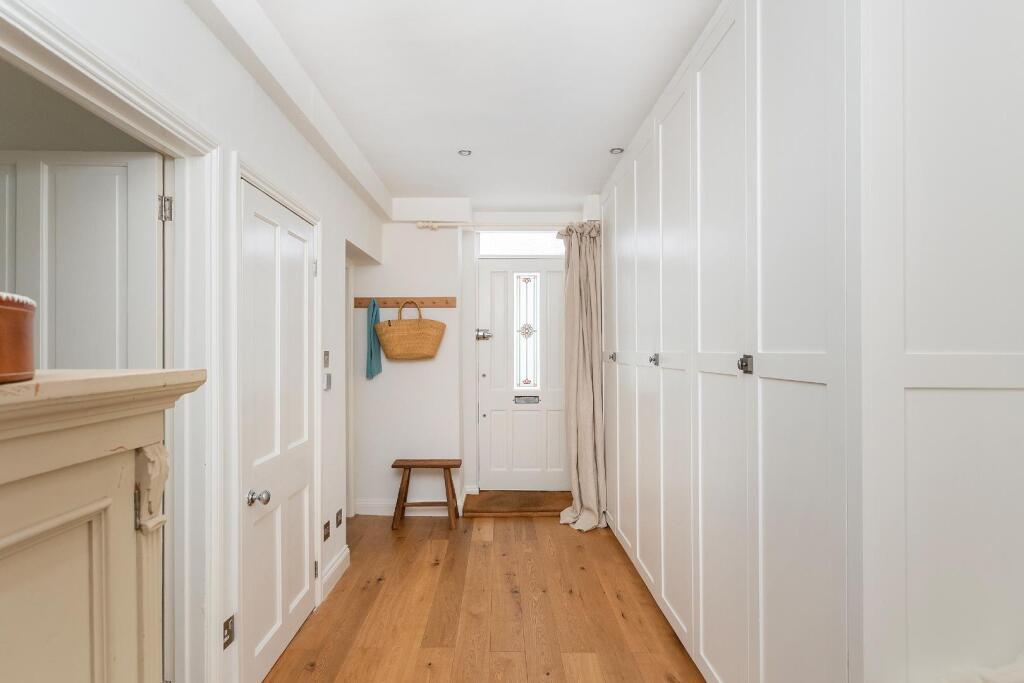 G3F5WRCM - Hallway B.jpg