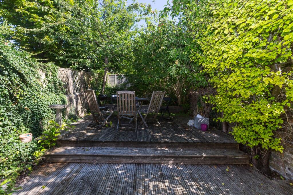 25 Hythe Road Garden (2)