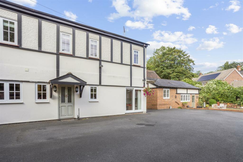 77240_Bentley Lodge 10 Egham Hill(7).jpg