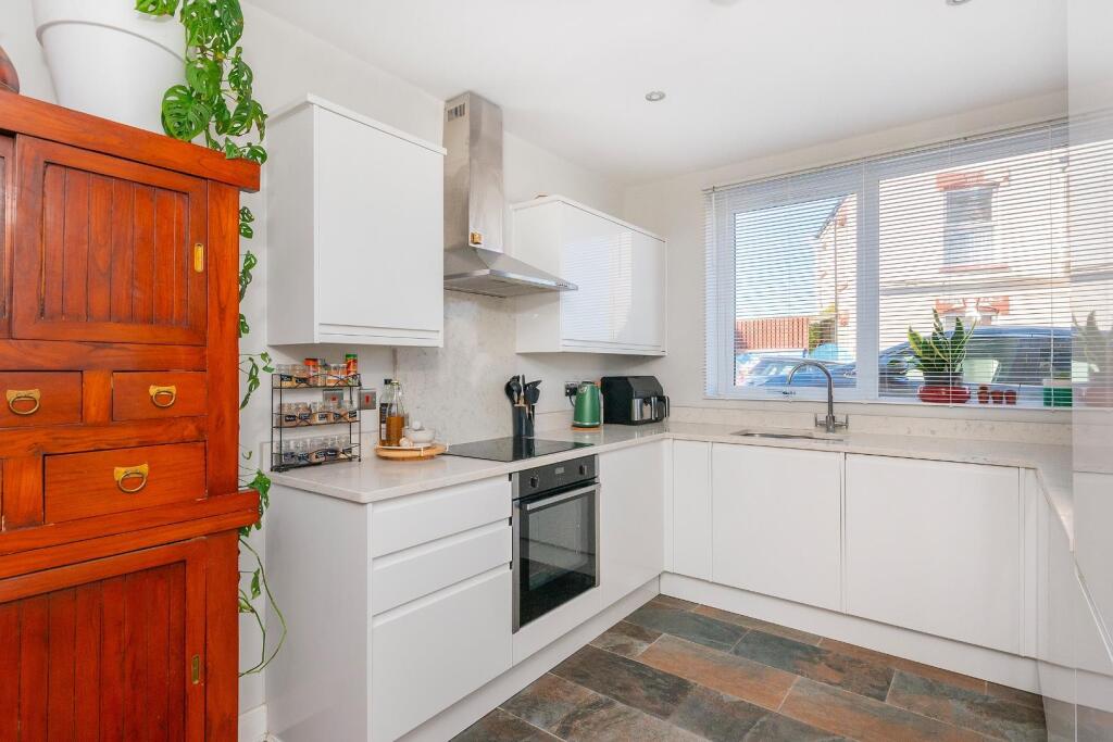 1B4RTN - Kitchen B.jpg