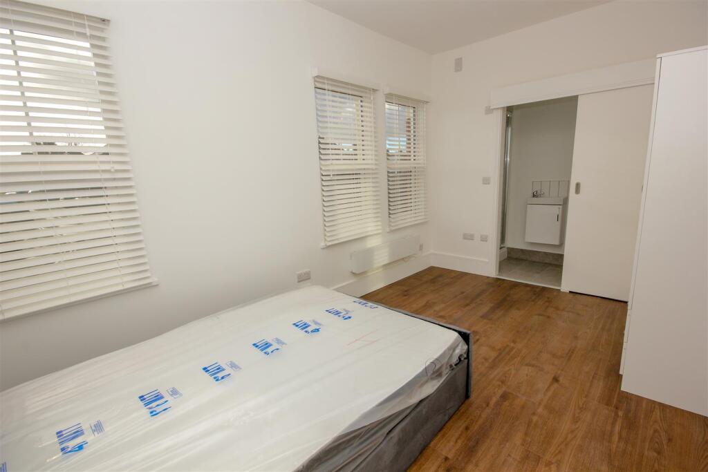Room 5.jpg