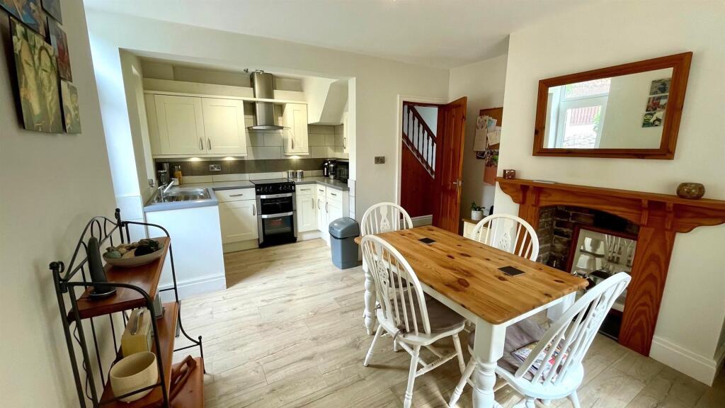OPEN PLAN KITCHEN/DINING ROOM
