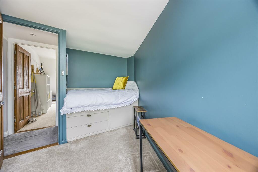 11 Hilltop Crescent, Drayton-PorticoMarketing-Sara