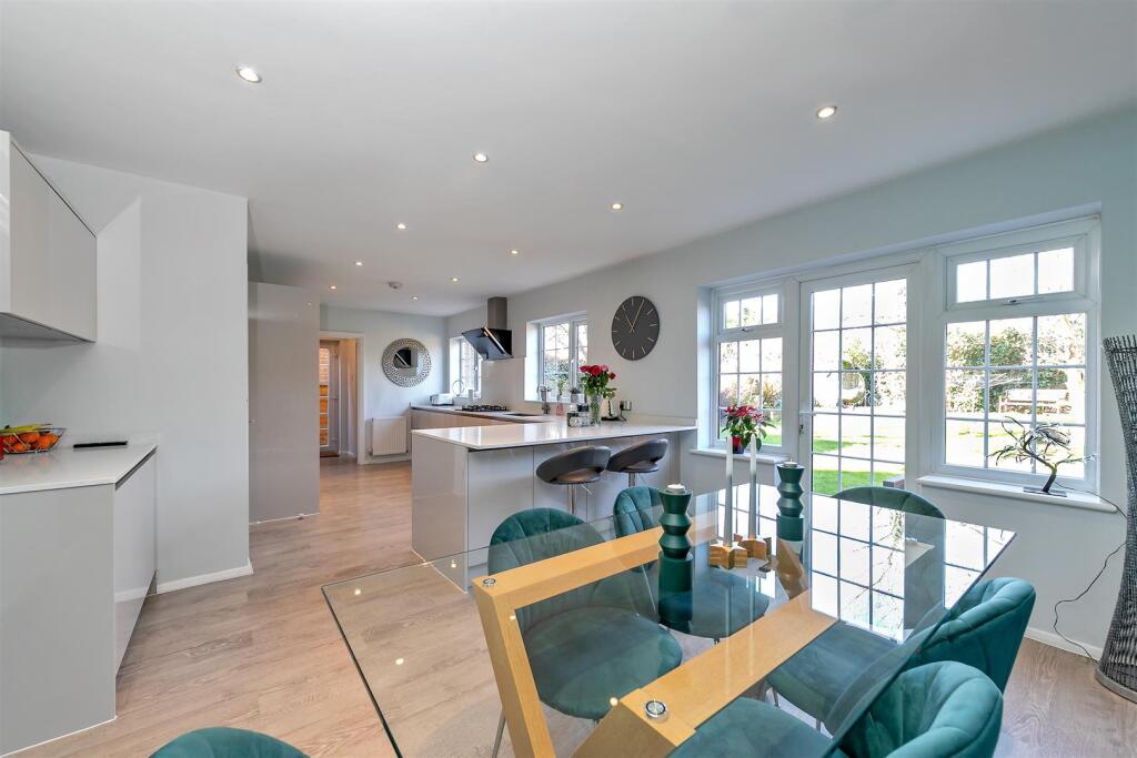 15BlackthornClose-23.jpg