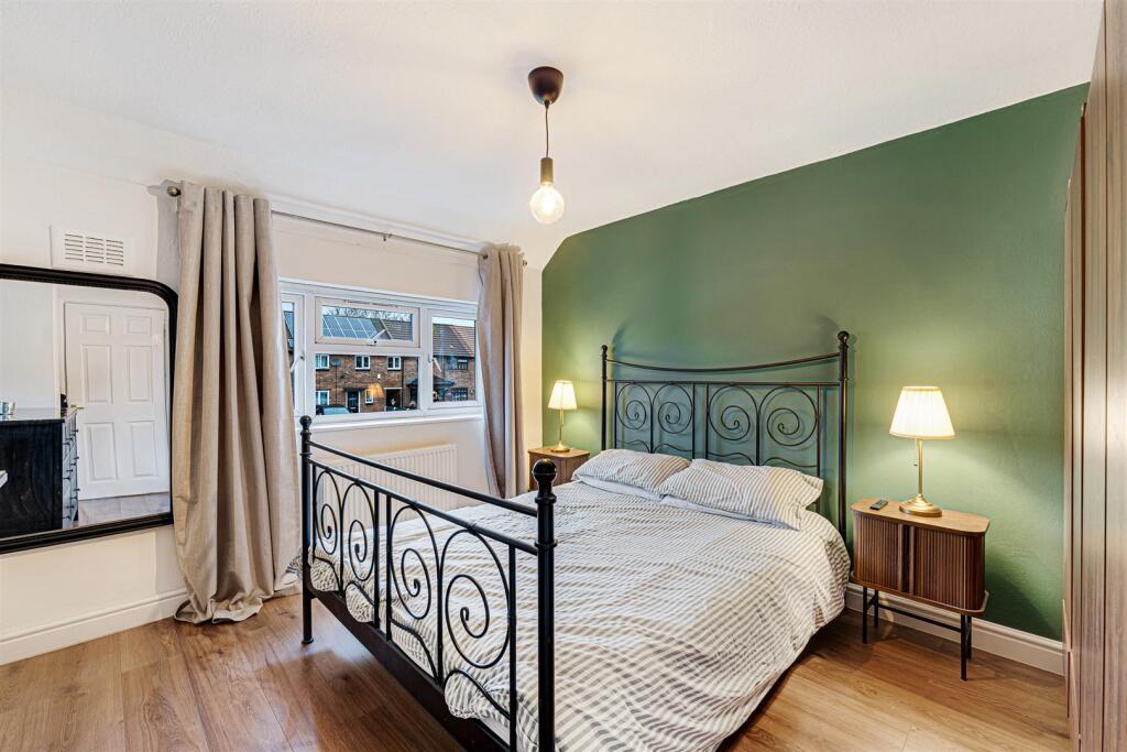 118 Coronation Drive bedroom 1.jpg