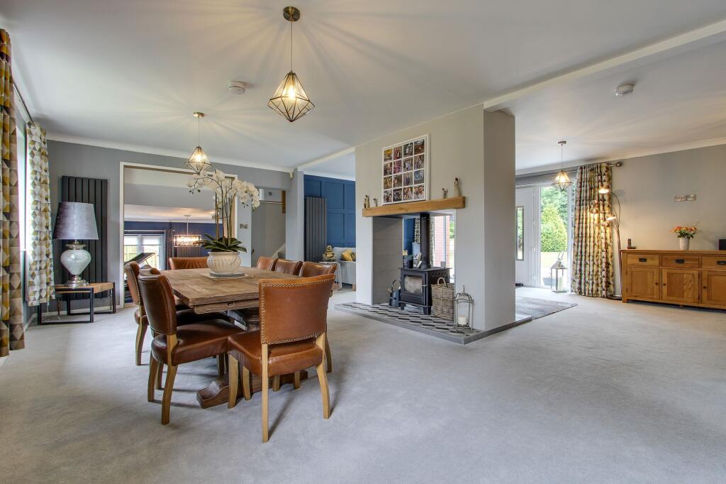 Open Plan Living Room/Dining Room