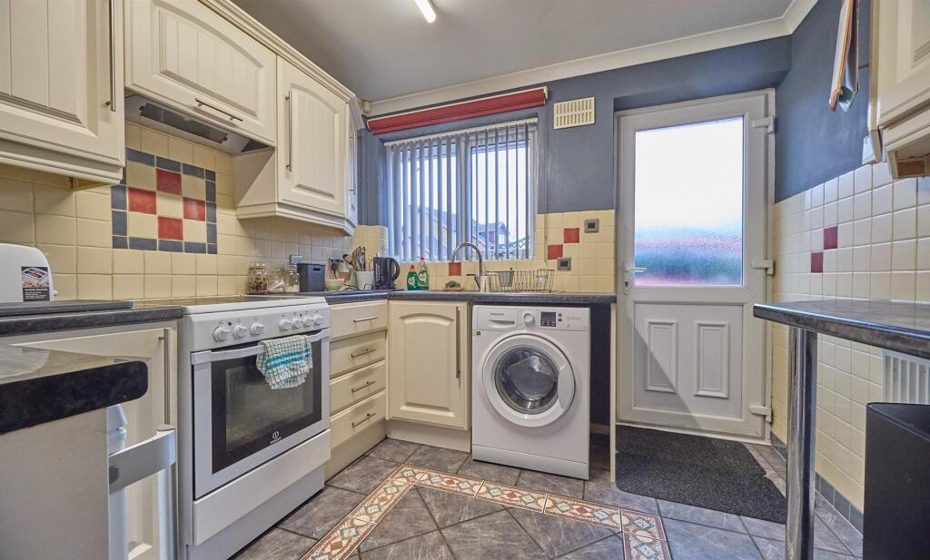 Side Fitted Kitchen