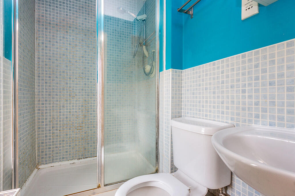 Ensuite shower ro...