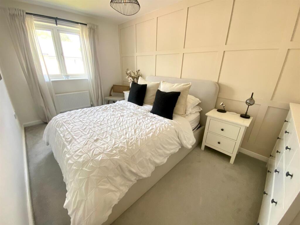 bedroom rear.jpg