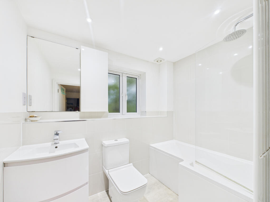 CAM02909G0-PR0507-STILL001