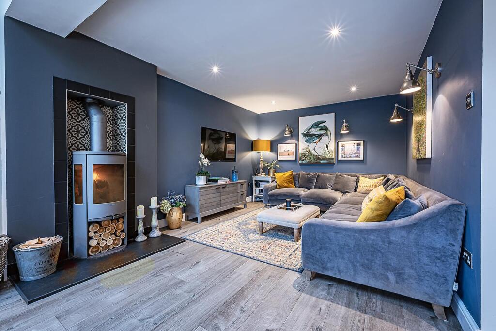 22MilvtnRdKnwFr1s copy.jpg