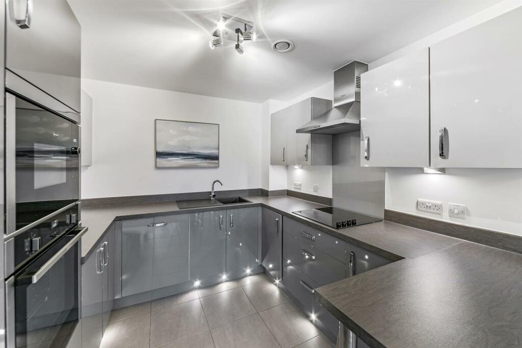 01-08fb23LoddonHouseRG109BW_MCS78912_052 (1)-mediu