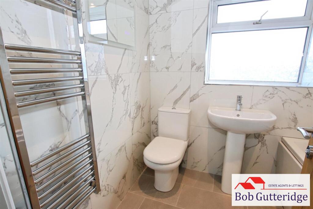 FIRST FLOOR BATHROOM