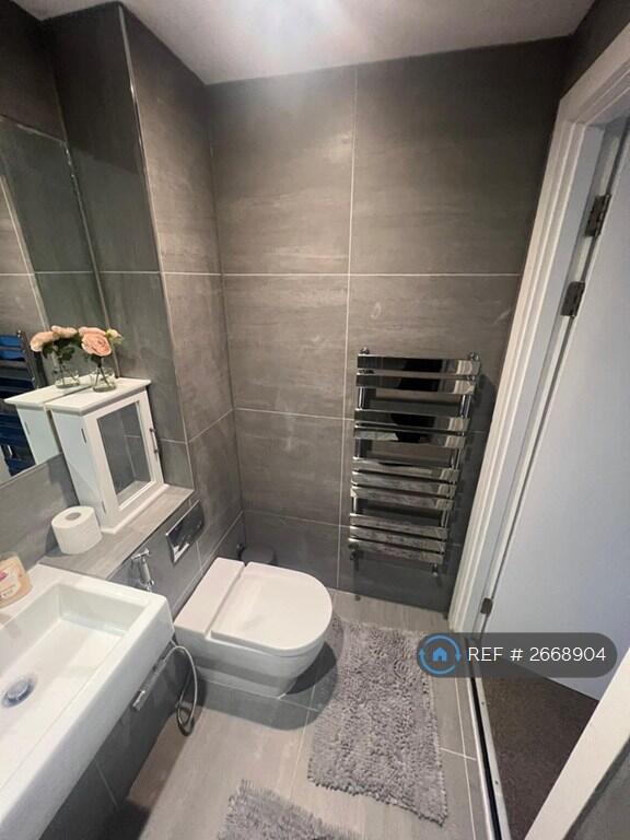 En-Suite Bathroom