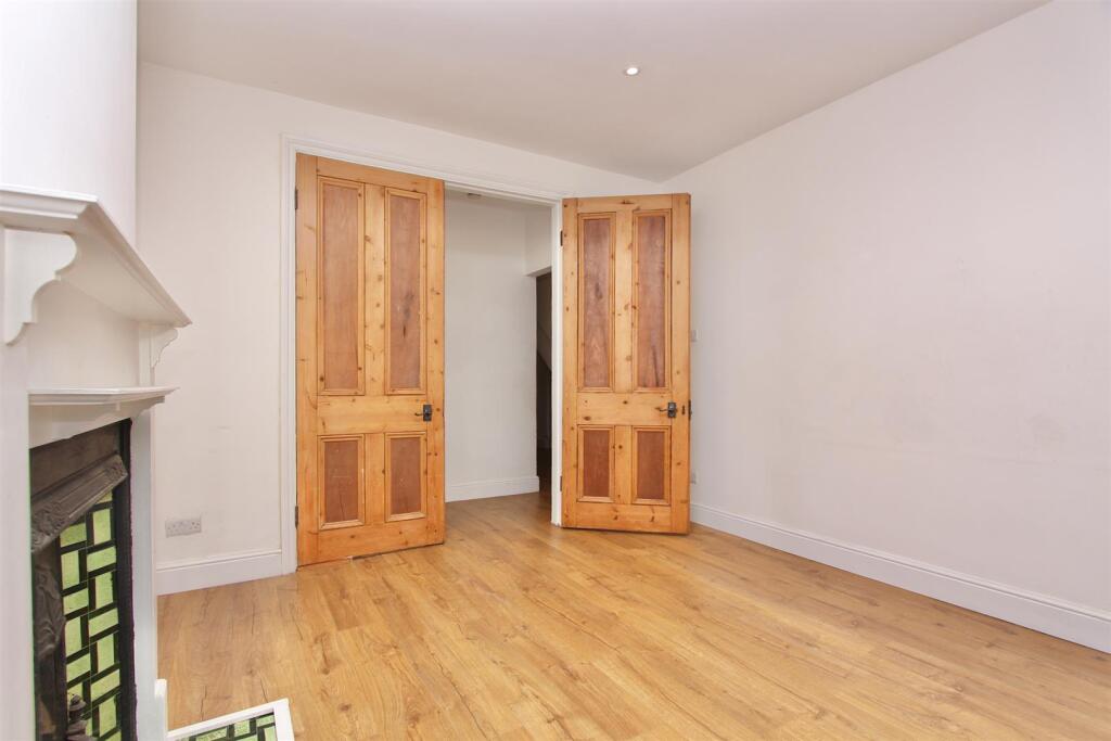 St. Margaret's Avenue, N15