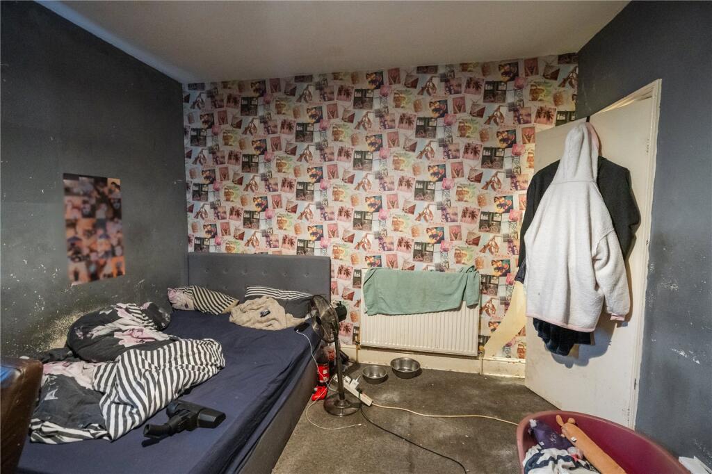 Bedroom 1 (2)