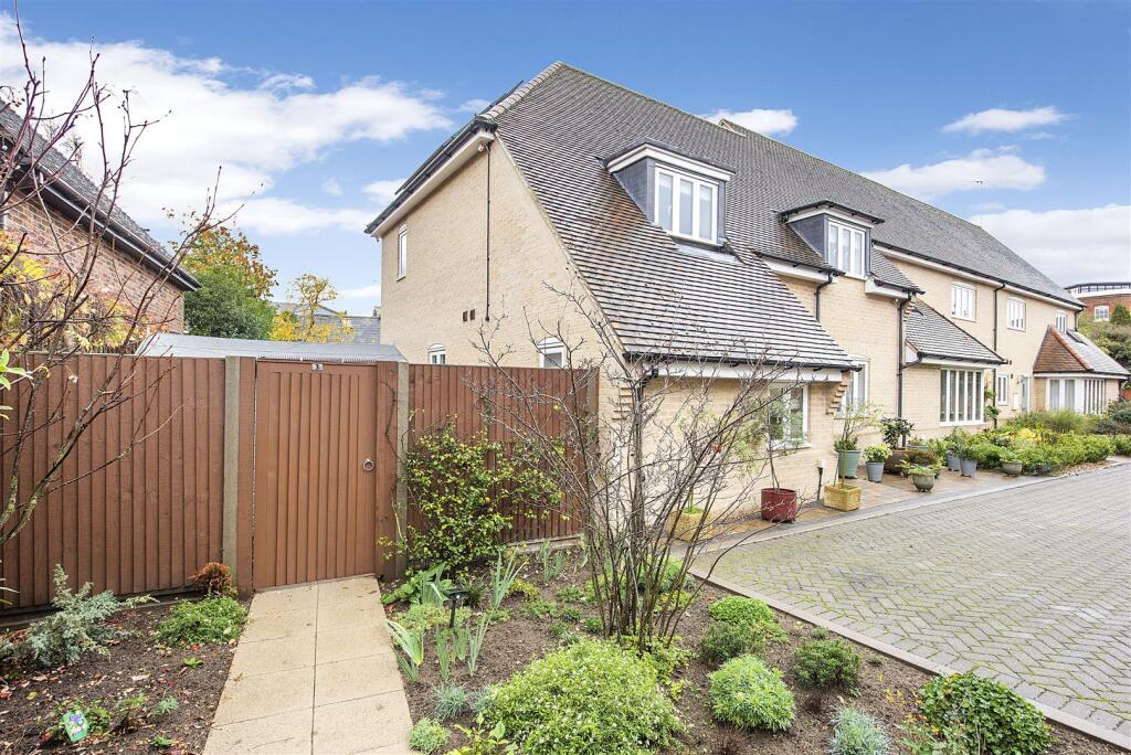 3 Haven Close ph03.jpg