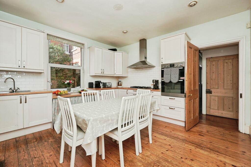 Kitchen-breakfast room