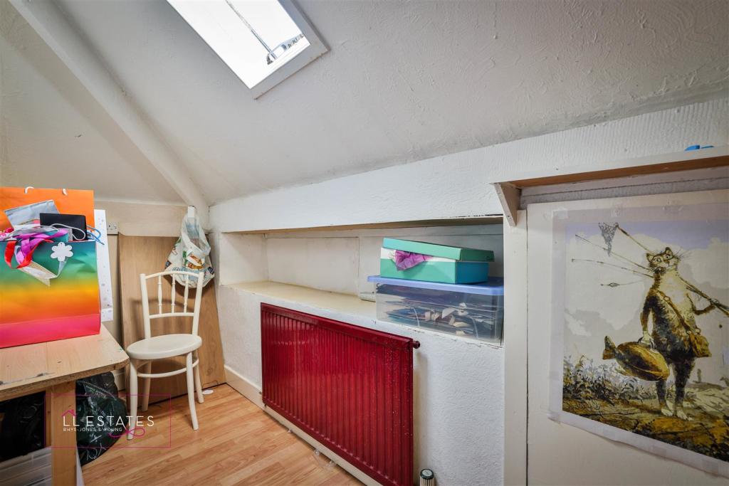 Loft Room 1.jpg