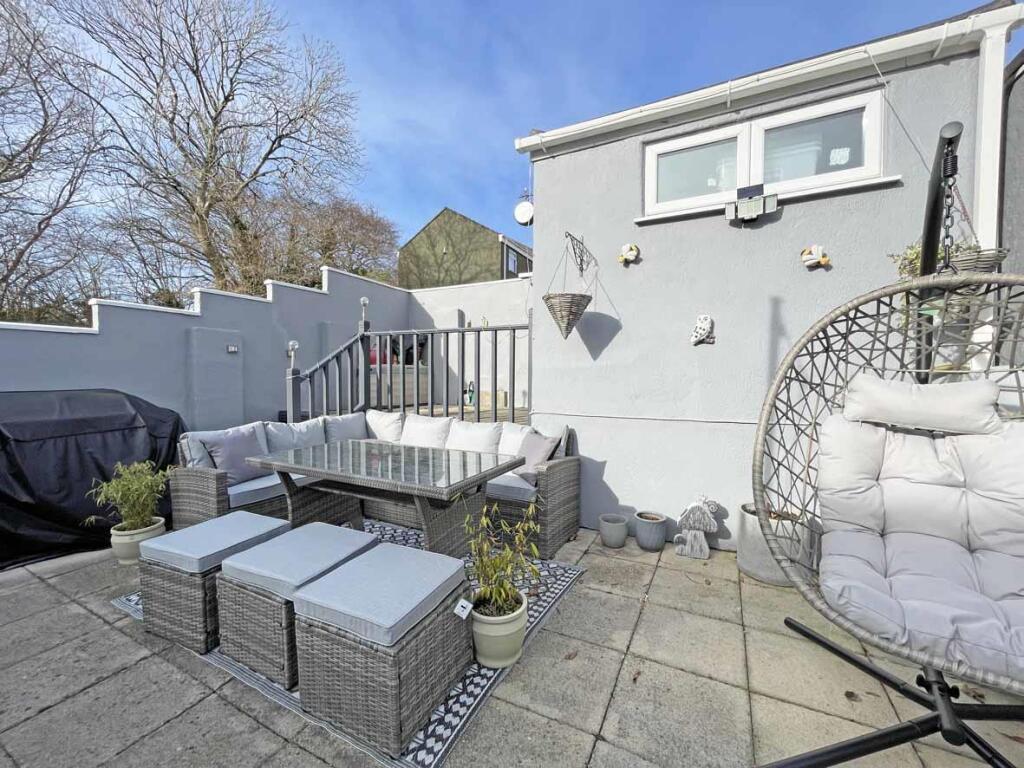Rydal Close 5 - Garden 4.....jpg