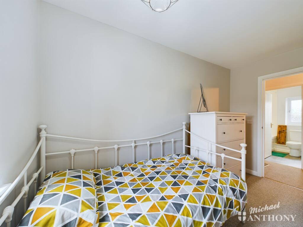 CAM02773G0-PR0096-STILL006