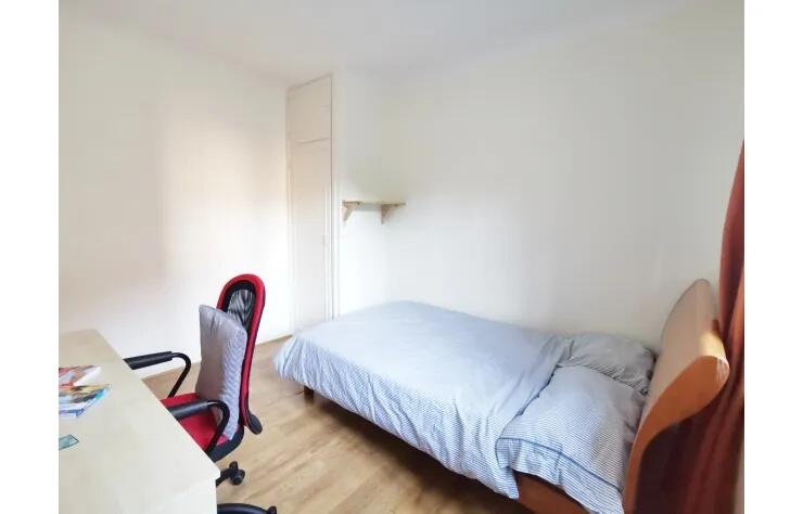 A bright and tidy single bedroom featuring a co...