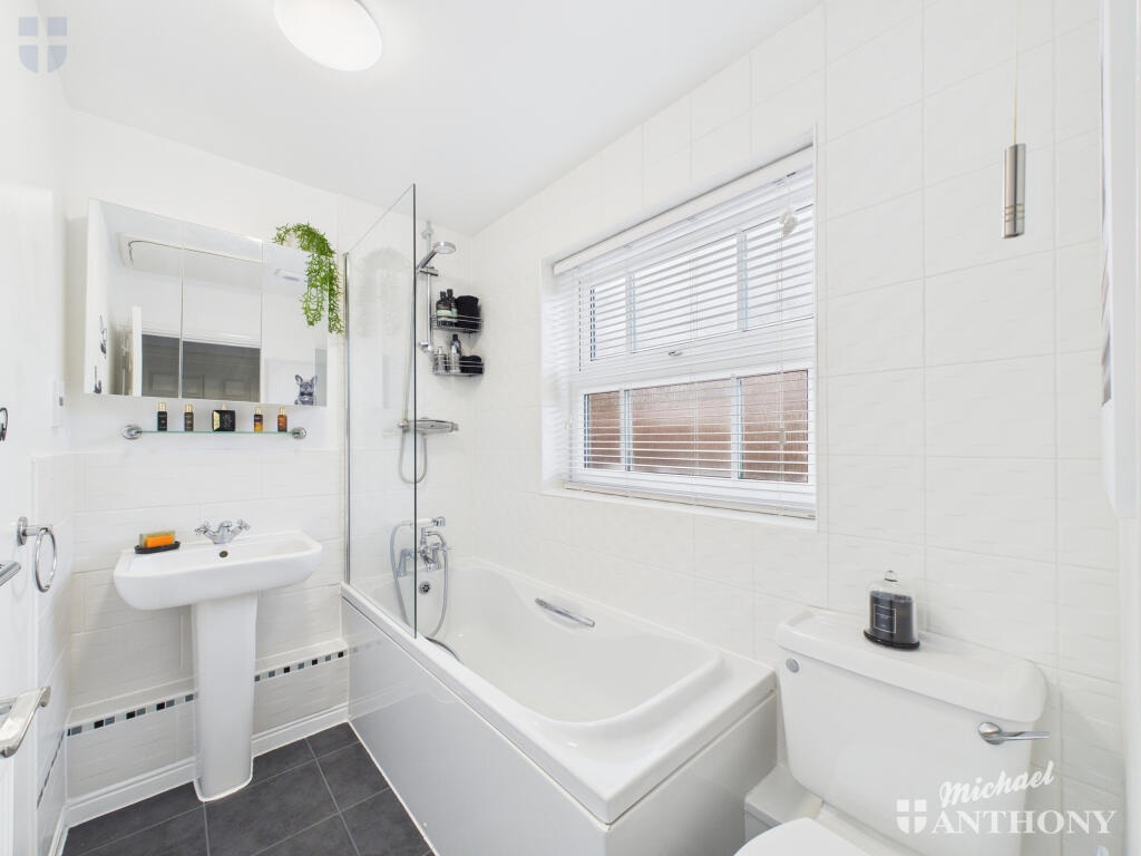 CAM03218G0-PR0834-STILL004