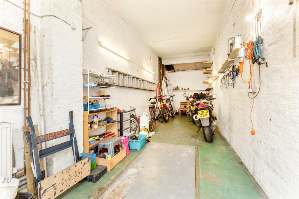 Garage.jpg