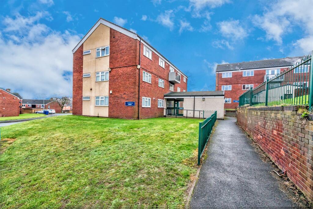 2, Carfax, Cannock, Staffordshire, WS11 0YT (13 of