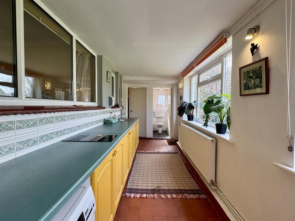 Breakfast Room/Utility
