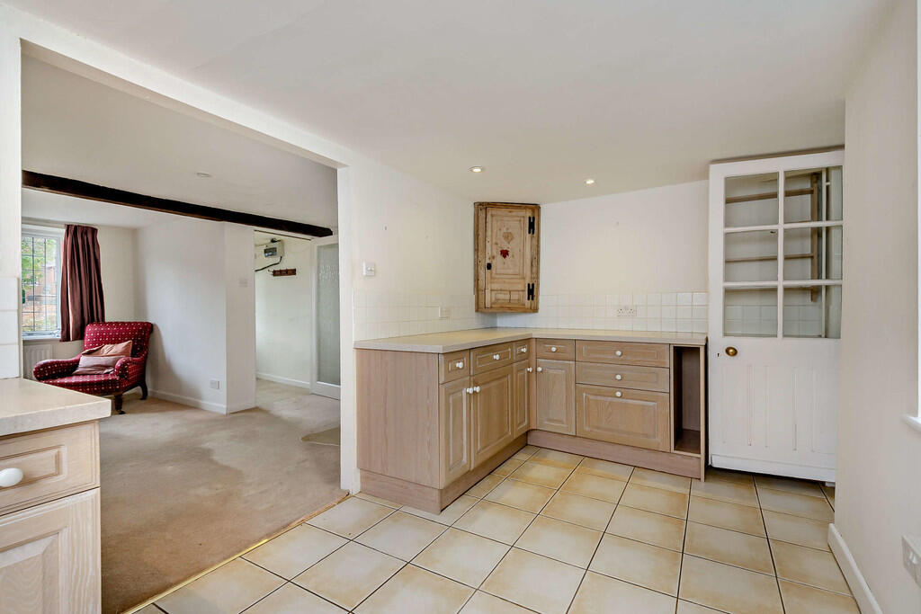 8667143-interior1...