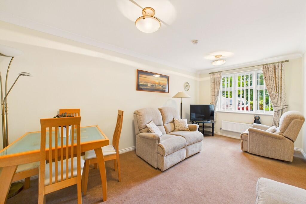 Living/Dining Roo...