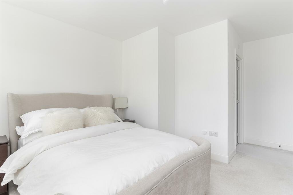 Master Bedroom - C.jpg