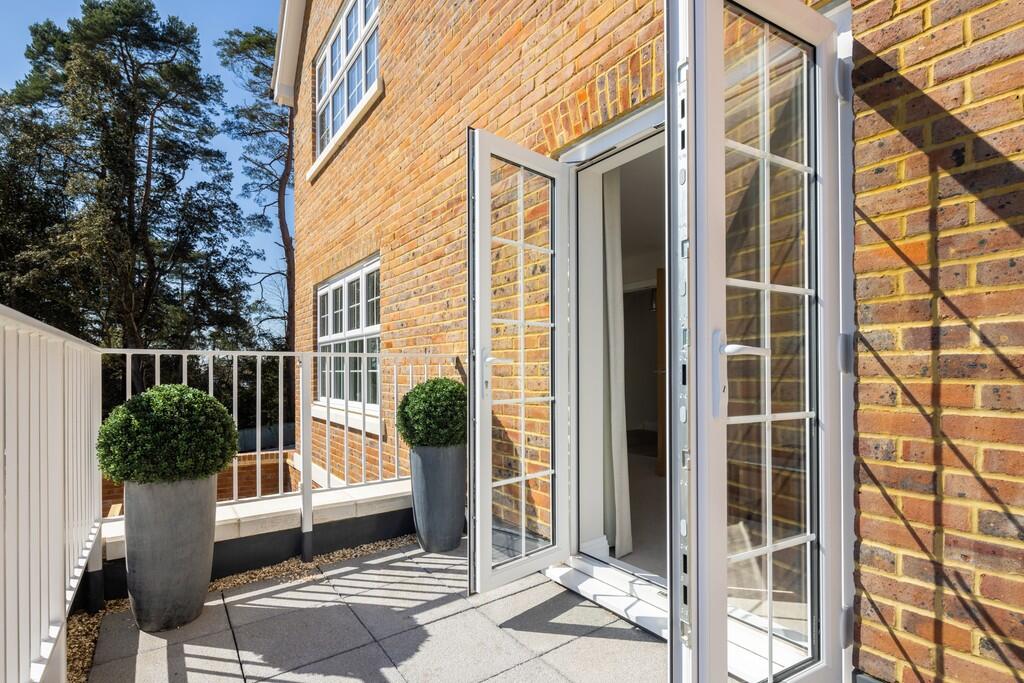 brooklands grove, weybridge