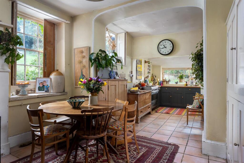 50 - Oakley House - GL5 5PQ - Web.jpg