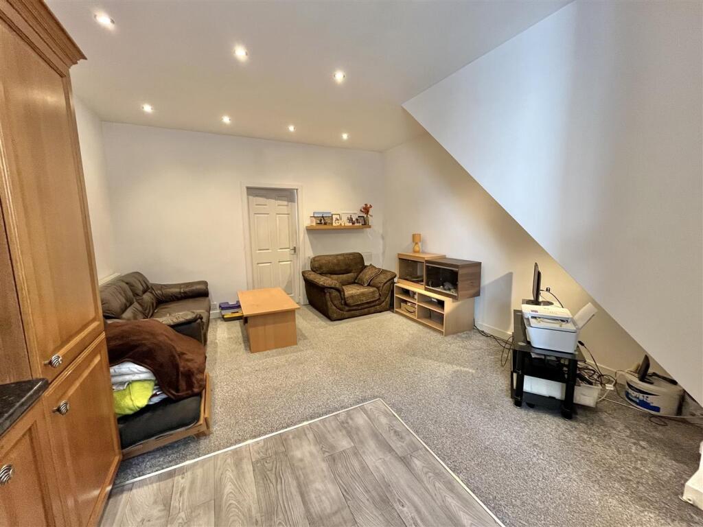Open Plan Living Room/Kitchen