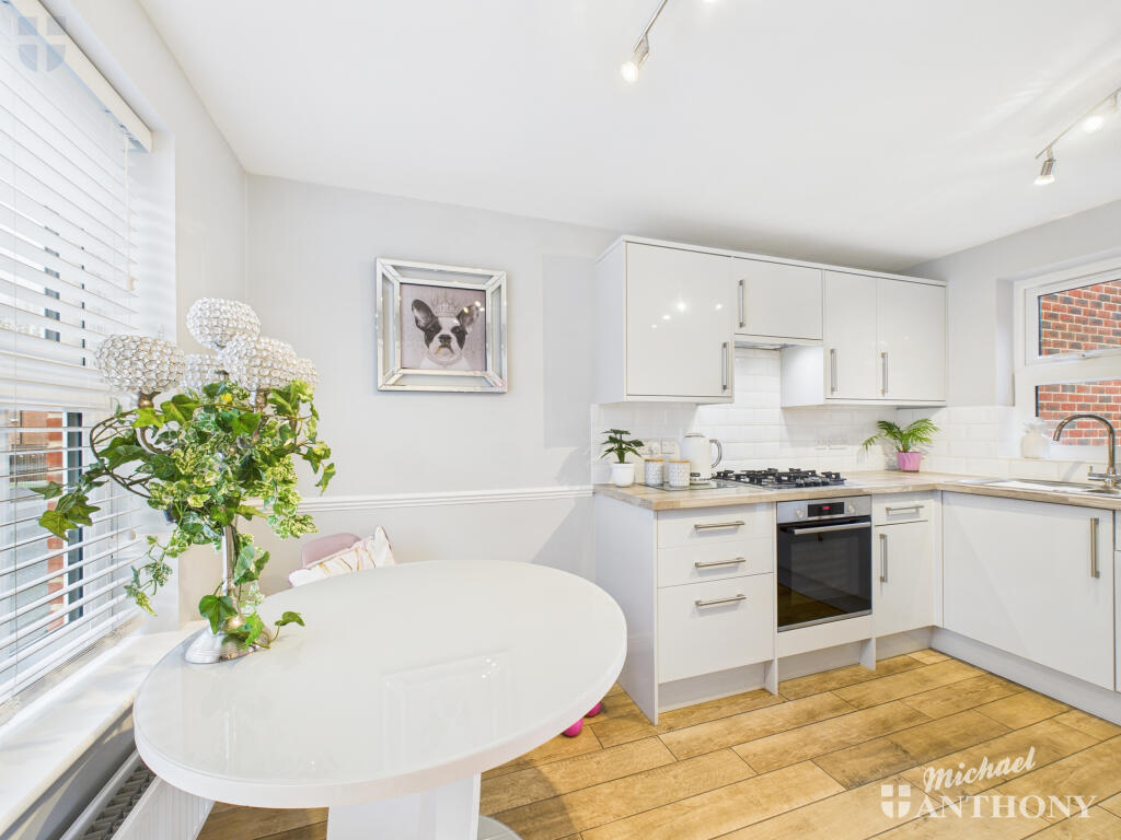 CAM03218G0-PR0837-STILL004