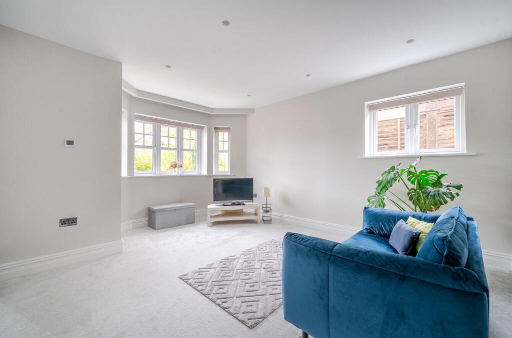 1371712-28-68f8a7...