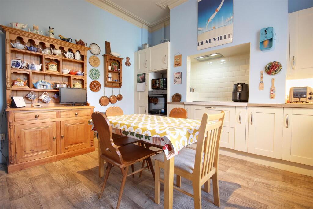 BREAKFAST KITCHEN