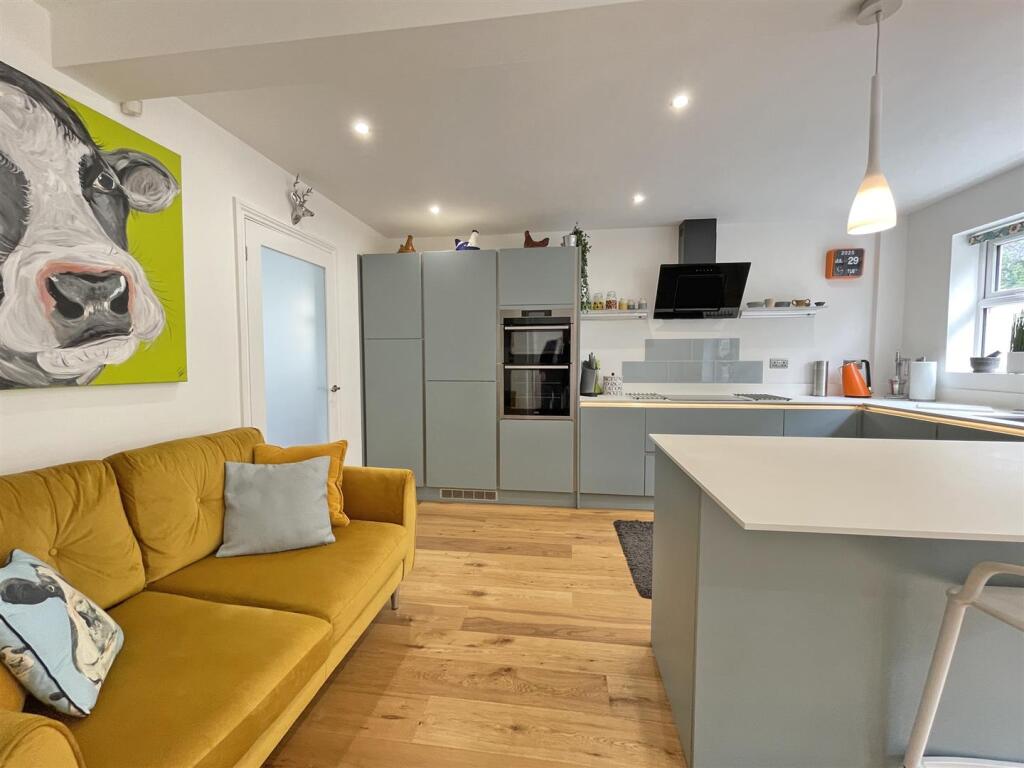 Ramsey Gardens 82 - Kitchen 3.jpg