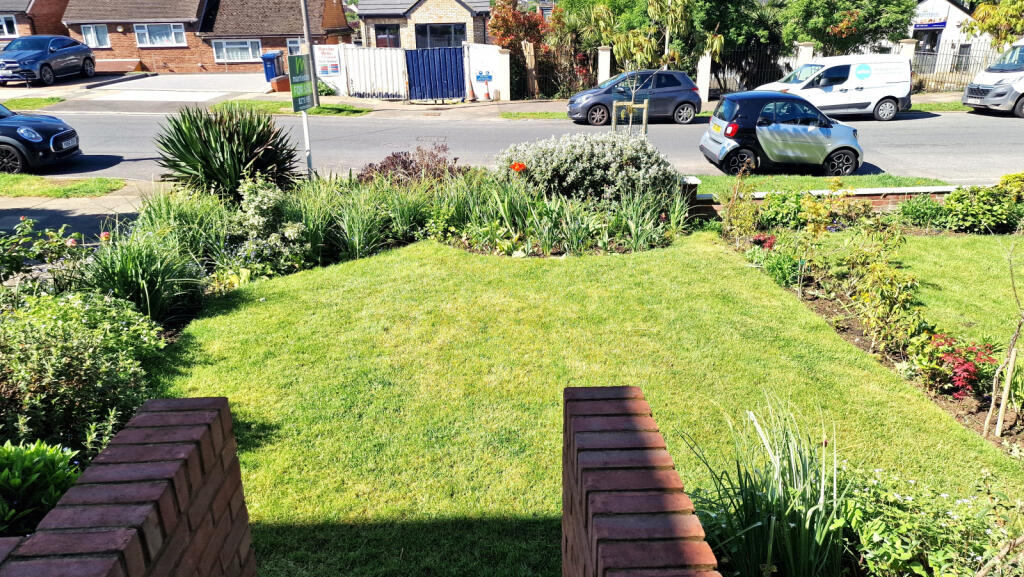 FRONT GARDEN