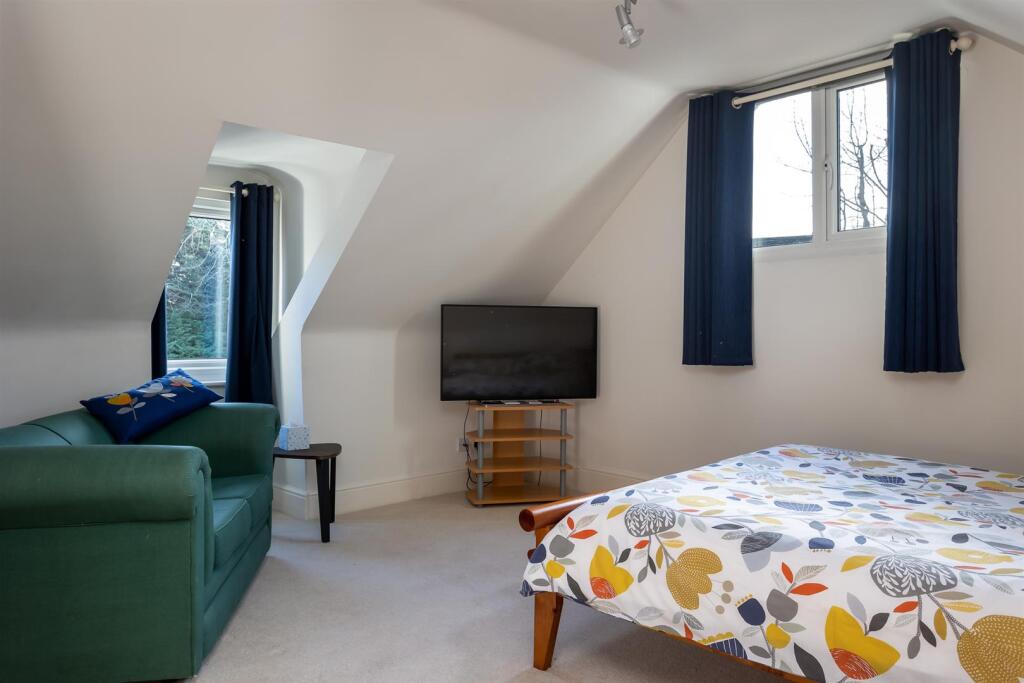 42 - Mead Lodge - GL53 8EX - Web.jpg