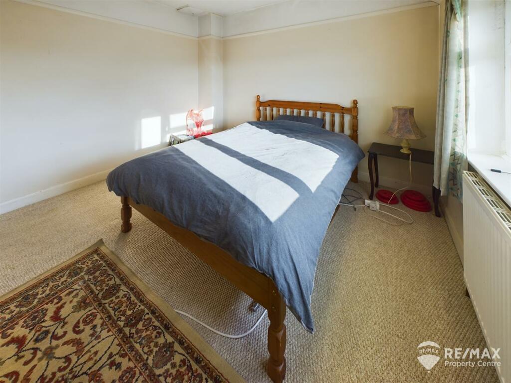 Bedroom 1 (2).jpg