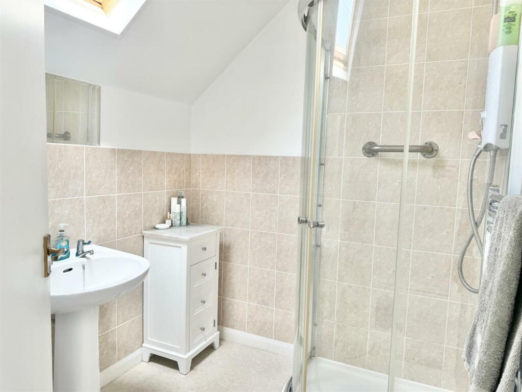 ensuite.jpg